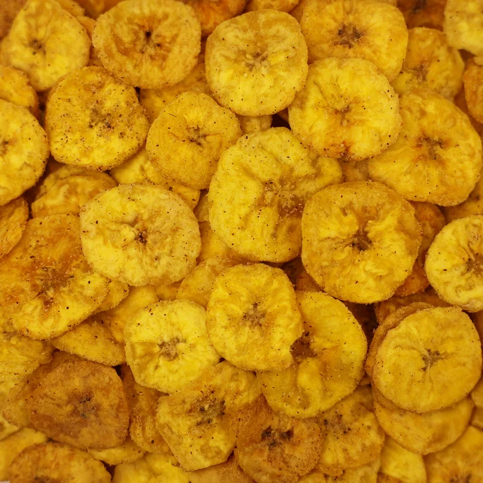 BANANA CHIPS DEMERARA E CANELA