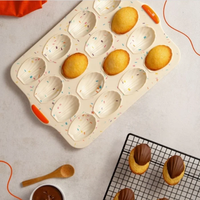 Forma de Silicone para 16 Madeleines - Hercules (7)