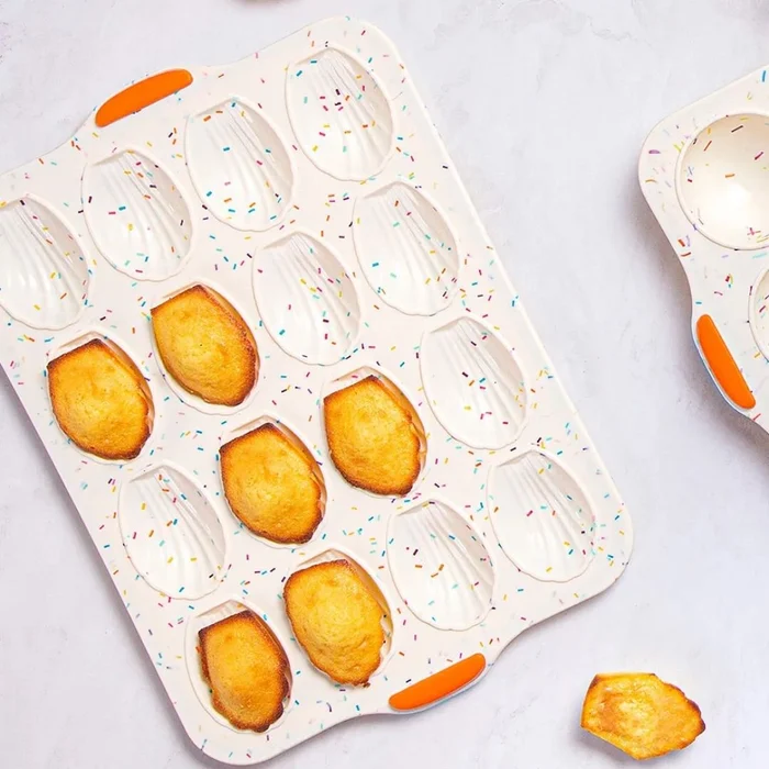 Forma de Silicone para 16 Madeleines - Hercules (8)