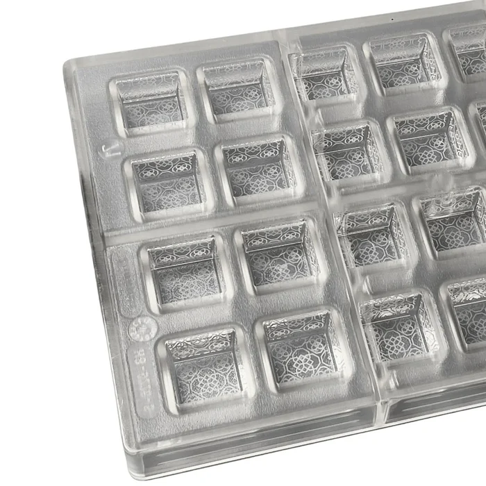Forma de Chocolate em Policarbonato Bombom Quadrado Textura Oriental 2,5cm (10g) - Brunner (5)