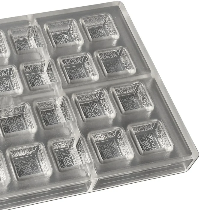 Forma de Chocolate em Policarbonato Bombom Quadrado Textura Oriental 2,5cm (10g) - Brunner (6)