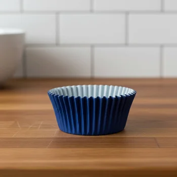 Forminha Cupcake Mago sobre a bancada - Azul