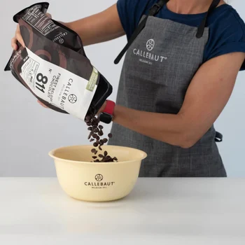 usando-chocolate-amargo-811-2kg-callebaut