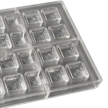 Forma de Chocolate em Policarbonato Bombom Quadrado Textura Oriental 2,5cm (10g) - Brunner (6)