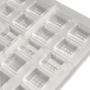 Forma de Chocolate em Policarbonato Bombom Quadrado Textura Manila Lapidado 2,5cm (10g) - Brunner (5)
