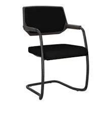 CADEIRA PIENA ESTOFADA COM BRAÇO ESTRUTURA PRETA